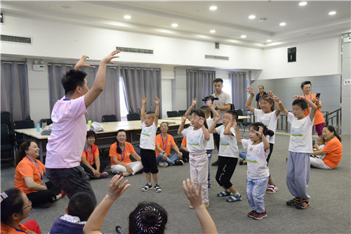 “春风护苗 携爱同行”项目之“唇腭裂语音训练与心理康复”夏令营.jpg